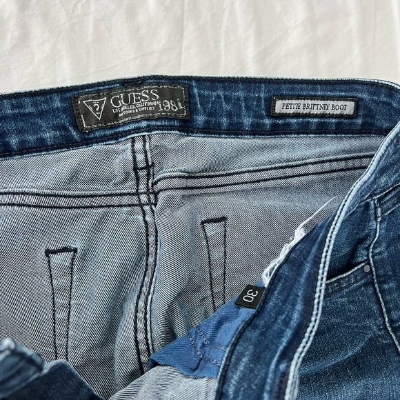 ❤️ Host Pick❤️❤️ Petite Brittney Boot cut Guess jeans 30 x 30 - Picture 5 of 9